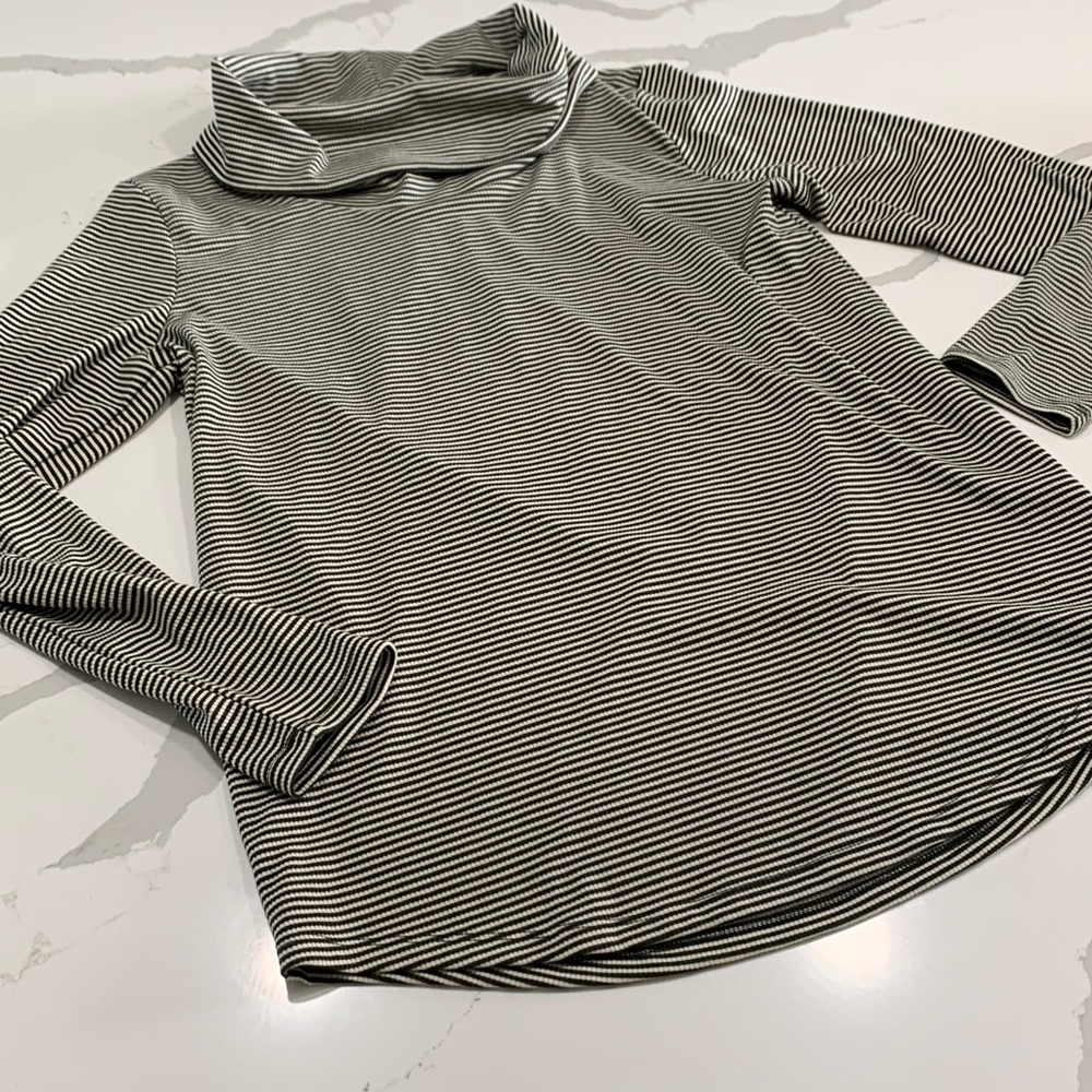 Tahari cow neck top size medium
